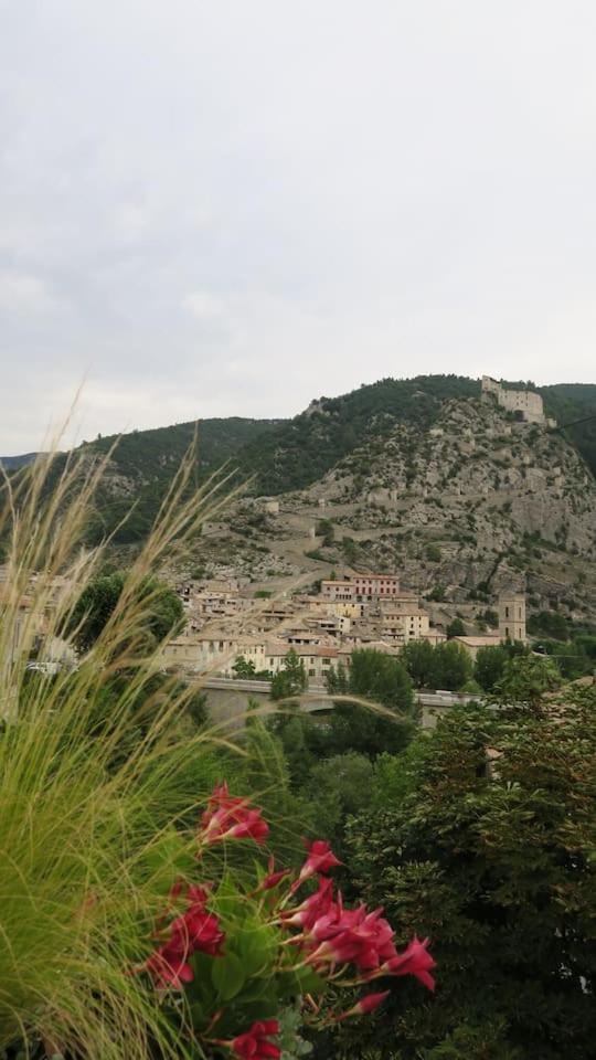 Les Gites D'Intervalles Entrevaux Exteriér fotografie