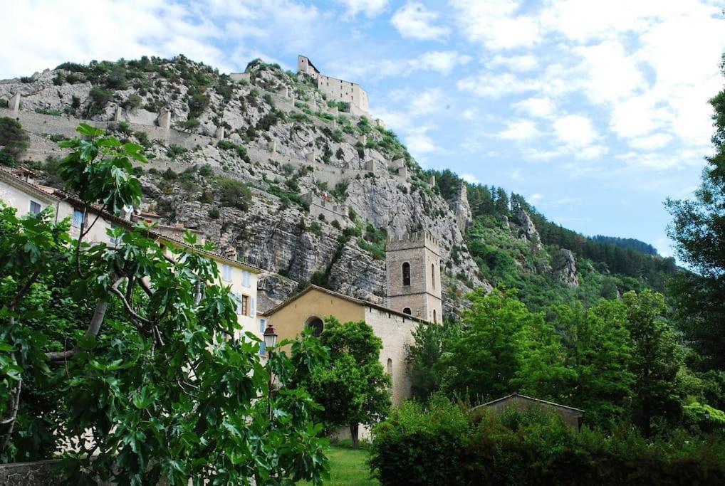 Les Gites D'Intervalles Entrevaux Exteriér fotografie